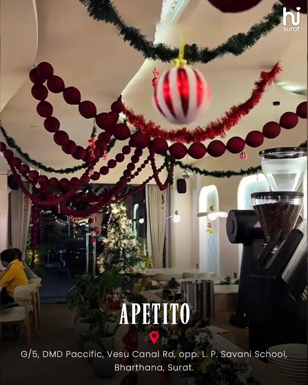 Cafes Glowing With Christmas Vibes — photo 4